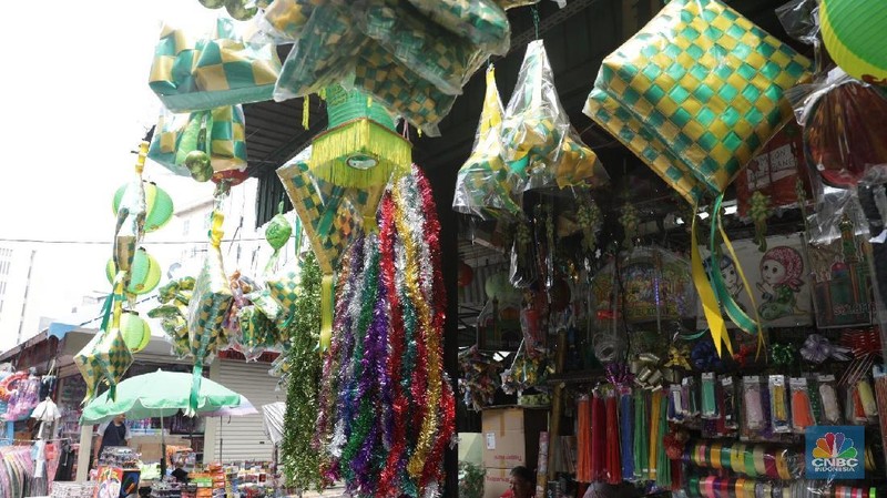 Harga yang dijual cukup variatif dari Rp 20.000 hingga Rp 150.000, bergantung ukuran dan pesanan.