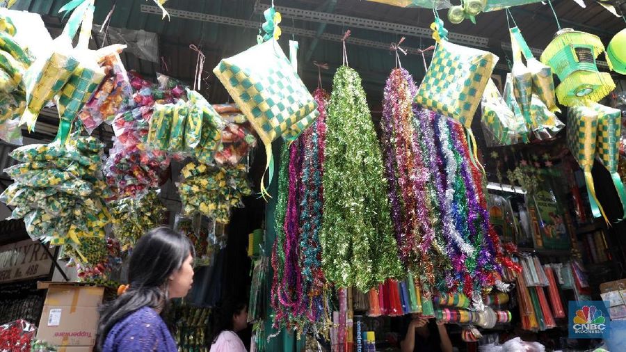 Harga yang dijual cukup variatif dari Rp 20.000 hingga Rp 150.000, bergantung ukuran dan pesanan.