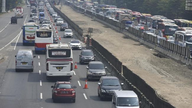 Tol Jakarta-Cikampek Padat, Contraflow Diperpanjang 32 KM