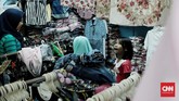 Peningkatan belanja terjadi pada masyarakat kelas menengah ke bawah yang memang tingkat konsumsinya tinggi. (CNN Indonesia/Andry Novelino)