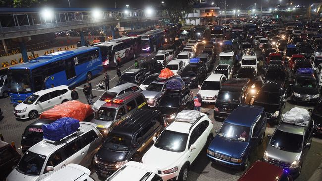 Arus Balik di Pelabuhan Merak Diperkirakan Dua Gelombang Arus Balik di Pelabuhan Merak Diperkirakan Dua Gelombang