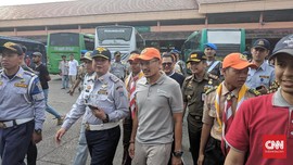 Sandiaga Larang PO Bus Angkut Pemudik dari Terminal Bayangan