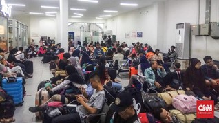 Antrean Pemudik Stasiun Pasar Senen Membeludak
