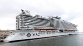 Kapal pesiar MSC Seaview terlihat di pelabuhan Genoa, Italia, Sabtu (9/6). (REUTERS/Massimo Pinca)