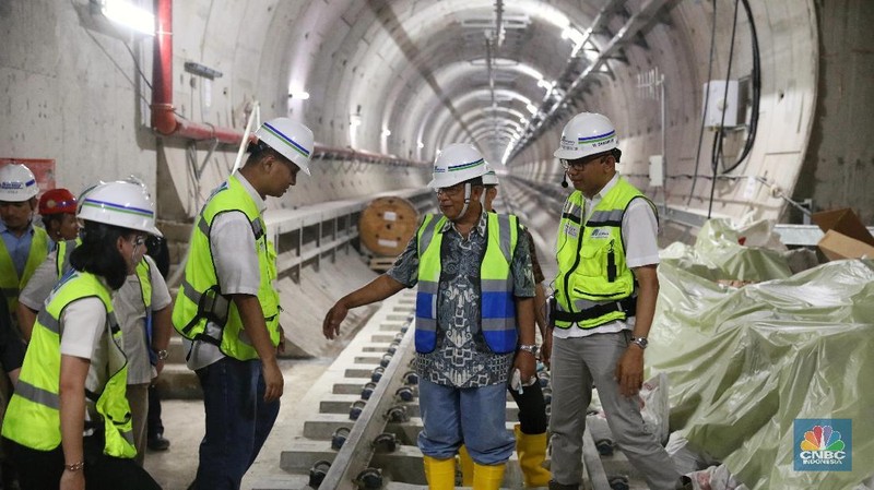 MRT fase I menghubungkan Lebak Bulus hingga Bundaran HI saat ini progres konstruksi dari proyek itu sudah mencapai 94,19%.