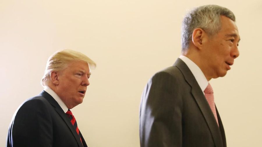 U.S. President Donald Trump and Singapore's Prime Minister Lee Hsien Loong walk together during a meeting at the Istana in Singapore June 11, 2018. REUTERS/Jonathan Ernst