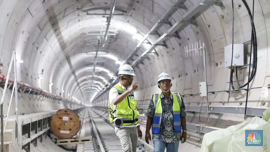 MRT fase I menghubungkan Lebak Bulus hingga Bundaran HI saat ini progres konstruksi dari proyek itu sudah mencapai 94,19%.