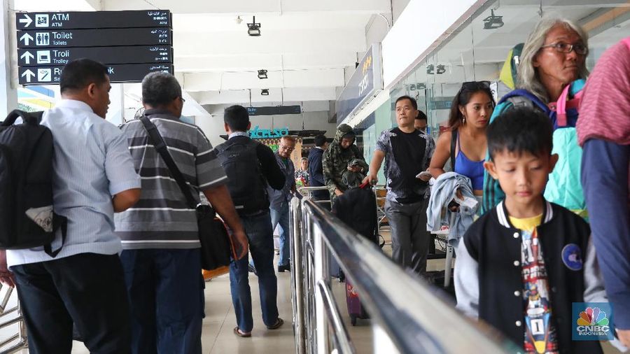 Dua pilot ditangkap karena narkoba.