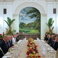 Kehangatan Trump dan Perdana Menteri Lee Santap Siang Bersama
