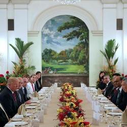 Kehangatan Trump dan Perdana Menteri Lee Santap Siang Bersama