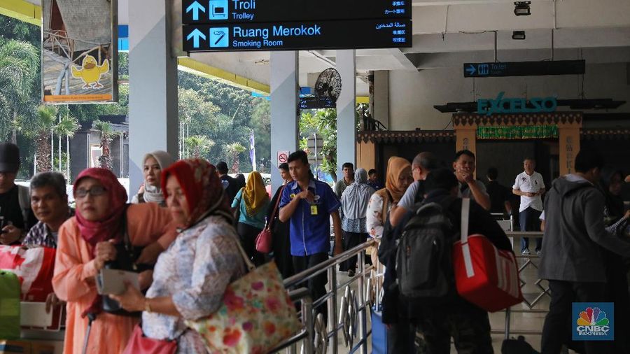 Dua pilot ditangkap di Bandara Halim Perdanakusuma terkait dengan sabu-sabu.