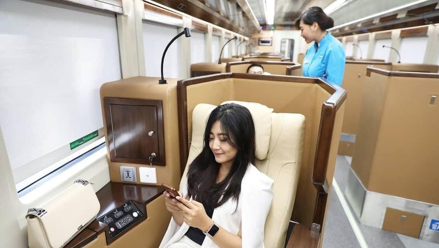 Tiket kereta first class dengan fasilitas kursi yang bisa direbahkan (sleeper) resmi dijual dengan harga promo Rp 900.000.