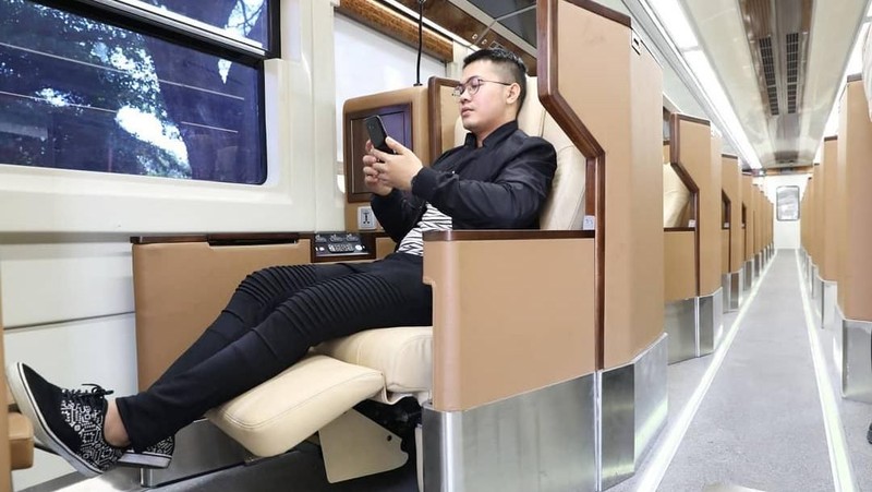 Tiket kereta first class dengan fasilitas kursi yang bisa direbahkan (sleeper) resmi dijual dengan harga promo Rp 900.000.