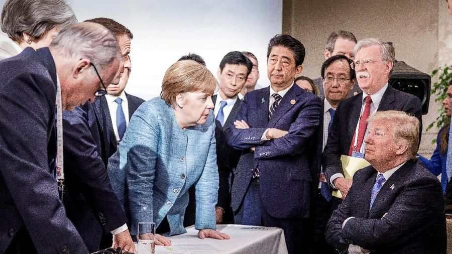 Trump akan kirimkan 25 juta warga Meksiko ke Jepang untuk atasi masalah imigrasi dan sebut Bos UE sebagai pembunuh brutal.
