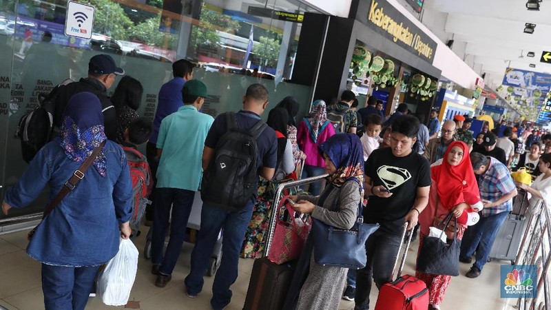PT. Angkasa Pura II selaku pengelola Bandara Halim Perdanakusuma mencatat ada 340 penerbangan dengan 49.557 penumpang dengan tujuan penerbangan domestik.