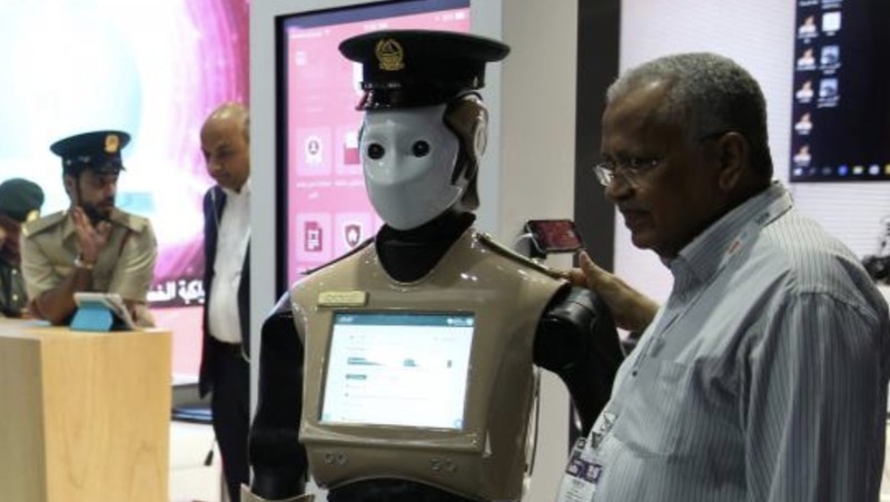 Pemerintah Dubai ingin robot polisi jumlahnya meningkat menjadi 25% dari total kebutuhan polisi pada 2030.