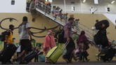 Setiap tahunnya jelang lebaran, warga berbondong-bondong pulang ke kampung halaman untuk berlebaran bersama keluarga besar. (ANTARA FOTO/Zabur Karuru/ama/18)