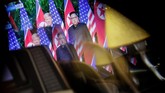 Pertemuan bersejarah antara Presiden AS Donald Trump dan Pemimpin Korea Utara Kim Jong-un ramai mendapatkan tanggapan dunia. (REUTERS/Jeenah Moon)