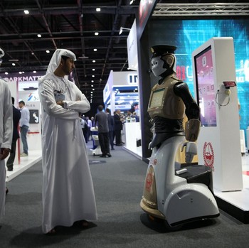Foto: Di Dubai Robot Sudah Jadi Polisi