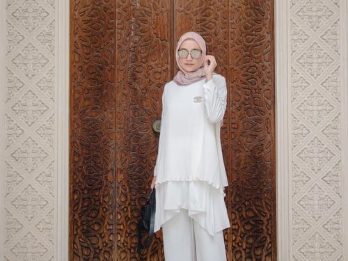 Tips Padu Padan Blus Putih untuk Lebaran agar Tampil Kekinian 1 Tips Padu Padan Blus Putih untuk Lebaran agar Tampil Kekinian 1
