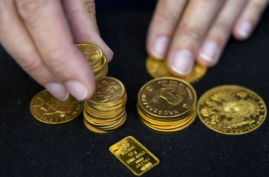 Dihantam Dolar AS, Harga Emas Terkapar Sesaat