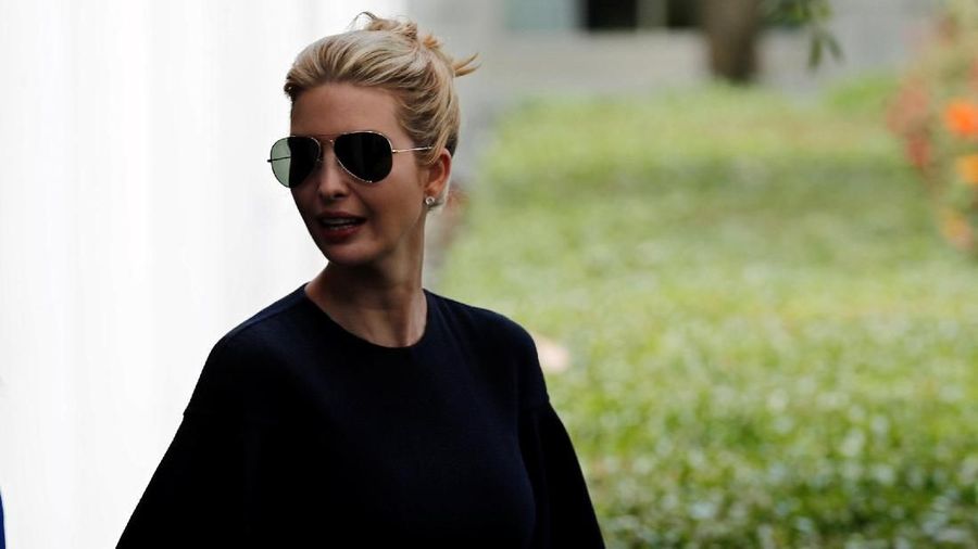 Anak perempuan Presiden Amerika Serikat Donald Trump, Ivanka Trump, dapat penghasilan lebih besar dari bisnisnya ketimbang sebagai penasihan senior Gedung Putih