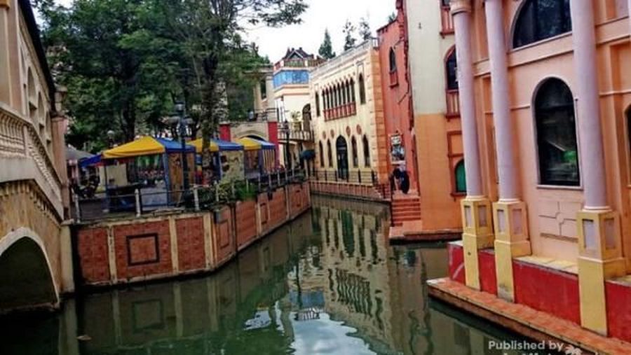 Penguatan dolar AS tidak harus jadi kendala dalam plesiran ke luar negeri.