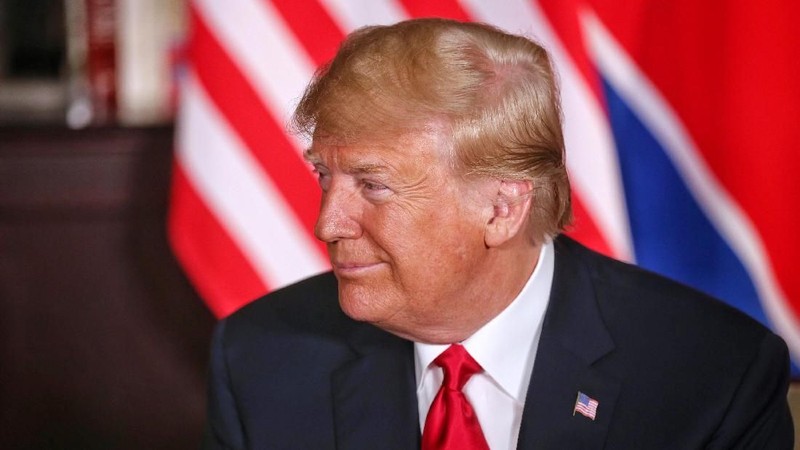 Presiden AS Donald Trump dan pemimpin Korea Utara Kim Jong Un menandatangani dokumen untuk mengakui kemajuan pembicaraan dan berjanji untuk menjaga momentum.