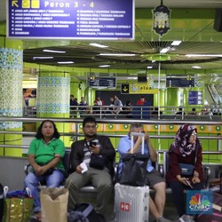 Mulai 2021, Naik KRL Bisa Berhenti di Stasiun Gambir
