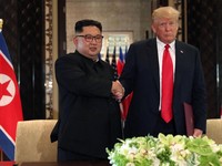 Trump & Pengakuan Cintanya untuk Kim Jong Un