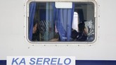 Sementara kereta api masih jadi moda paling favorit saat ini. Selain relatif terjangkau, kereta api dipilih pemudik karena bebas macet dan lebih nyaman. ANTARA FOTO/Nova Wahyudi/aww/18.