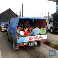 Kepadatan Terpantau di Pintu Tol Semarang Arah Jakarta