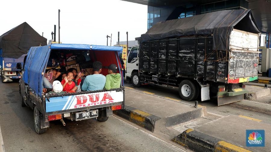 Kebijakan one way diberlakukan seiring dengan meningkatnya volume lalu lintas pada arus balik.