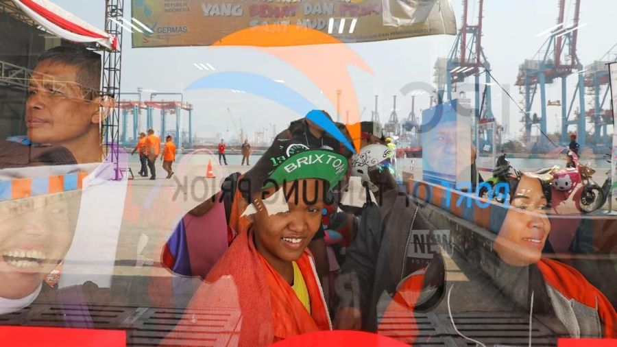 Satu motor dan empa orang anggota keluarga dapat mudik secara gratis.