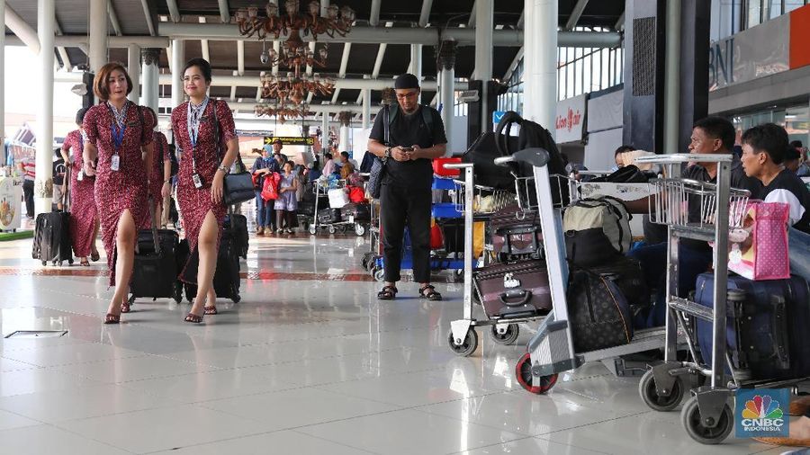 Total jumlah penumpang berangkat domestik dan internasional tercatat sebanyak 3,28 juta orang