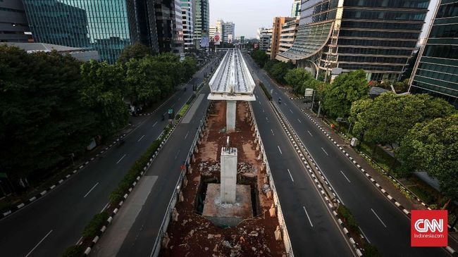 Pemerintah Sebut Tiang LRT Tinggi Agar Tak Ganggu Lalu Lintas Pemerintah Sebut Tiang LRT Tinggi Agar Tak Ganggu Lalu Lintas