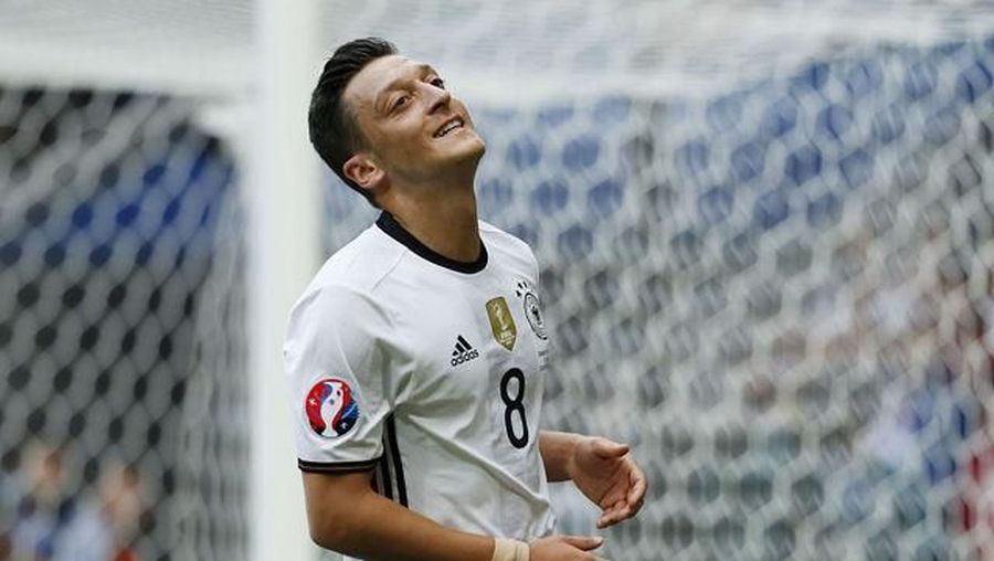 Mesut Ozil, Pahlawan Jerman yang Terbuang Karena Isu Erdogan