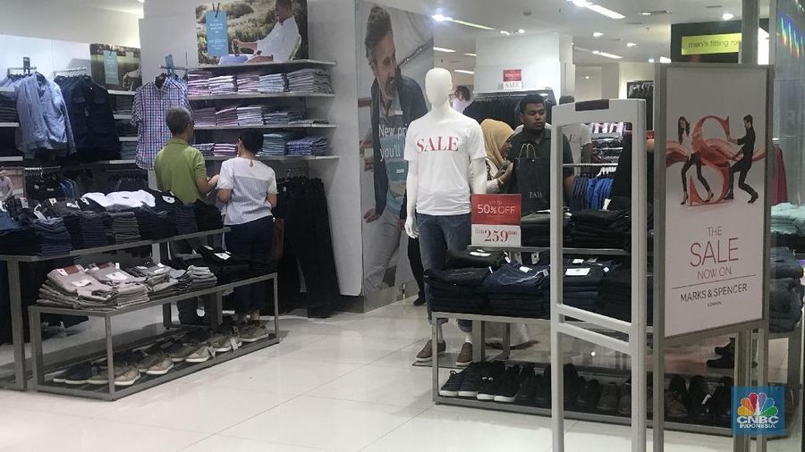 Menpar Arief Yahya meminta adanya relaksasi aturan tax refund bagi turis.