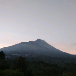 Aktivitas Menurun, Status Gunung Agung Masih Siaga 3