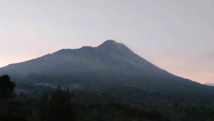 Dua hari menjelang momen Lebaran, Gunung Agung mengalami erupsi pada pukul 11.05 WITA, Rabu (13/6/2018).