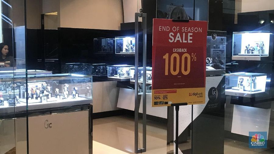 Menyambut hari raya Idul Fitri, beberapa brand ternama menggelar diskon gila-gilaan. Tidak tanggung-tanggung diskon yang diberikan hingga 80 % persen.