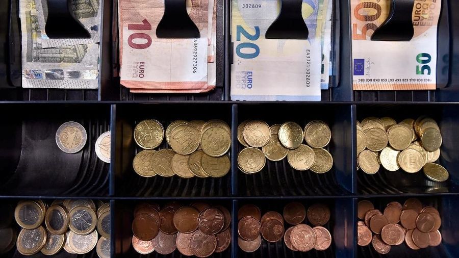 Dolar AS Melemah Lawan Euro, Tapi Masih Ungguli Poundsterling