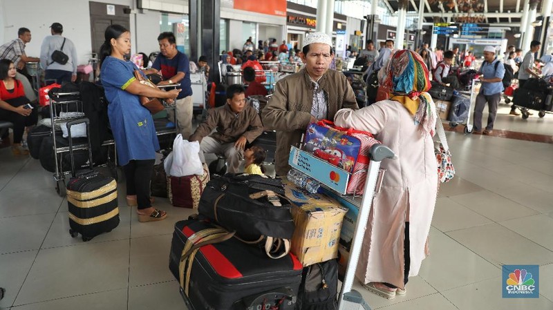 Peningkatan jumlah penumpang mudik kereta api jelang Hari Raya Idul Fitri tahun 2018 mulai terlihat di terminal 1B Bandara Soekarno Hatta.