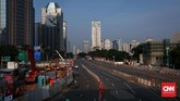 Jalan Sudirman yang biasanya ramai dan cenderung padat pun sangat lancar saat libur cuti bersama ini. Riuh aktifitas proyek pembangunan MRT pun berhenti sementara. (CNNIndonesia/Safir Makki)