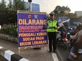 Spanduk Unik: Dilarang Ngebut, Penggali Kubur Mudik Lebaran