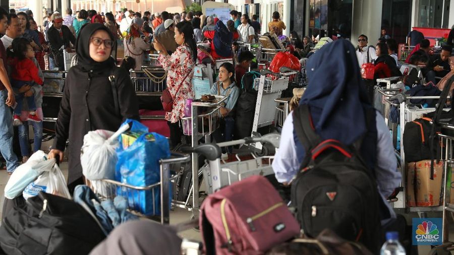 Pemerintah memutuskan kenaikan tarif batas bawah pesawat.