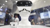 Kacamata VR salah satu perangkat gim yang dipamerkan dalam gelaran E3. (REUTERS/Mike Blake)