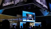 Media sosial seperti Facebook pun turut meramaikan gelaran E3 dengan permainan interakif besutan mereka. (REUTERS/Mike Blake)