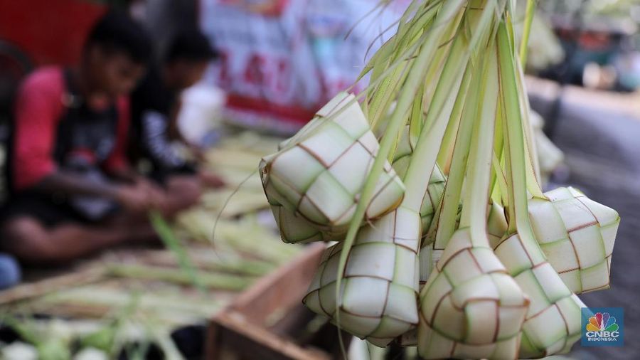 Ketupat menjadi masakan khas bagi warga yang merayakan hari raya idul Fitri.