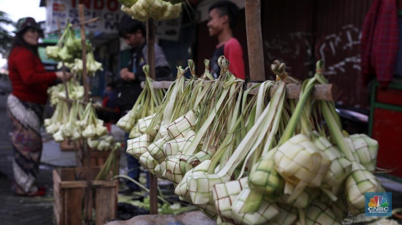 Ketupat menjadi masakan khas bagi warga yang merayakan hari raya idul Fitri.